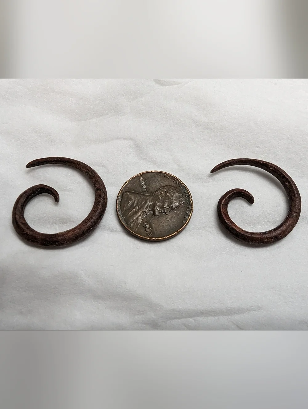 8g 1 pair of red colored spiral tapers wood material 8(g) gauge. Hand carved